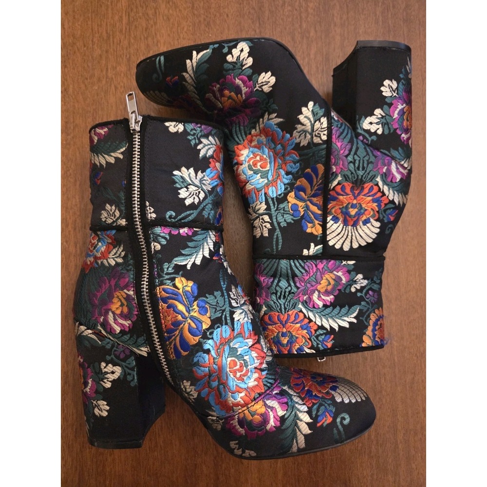 Oriental Floral Embroidered Boots Women's 7.5 Romantic Gothic Vamp Steve Madden - Picture 9 of 14